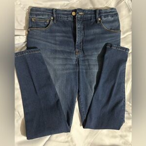 Good American skinny jeans by Khloe Kardashian